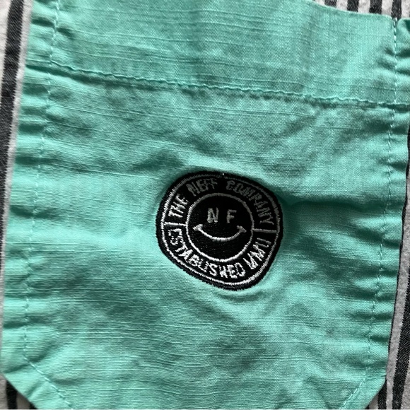 Neff Men’s short-sleeve button-up shirt with a striped pattern and a teal pocket - Picture 3 of 5